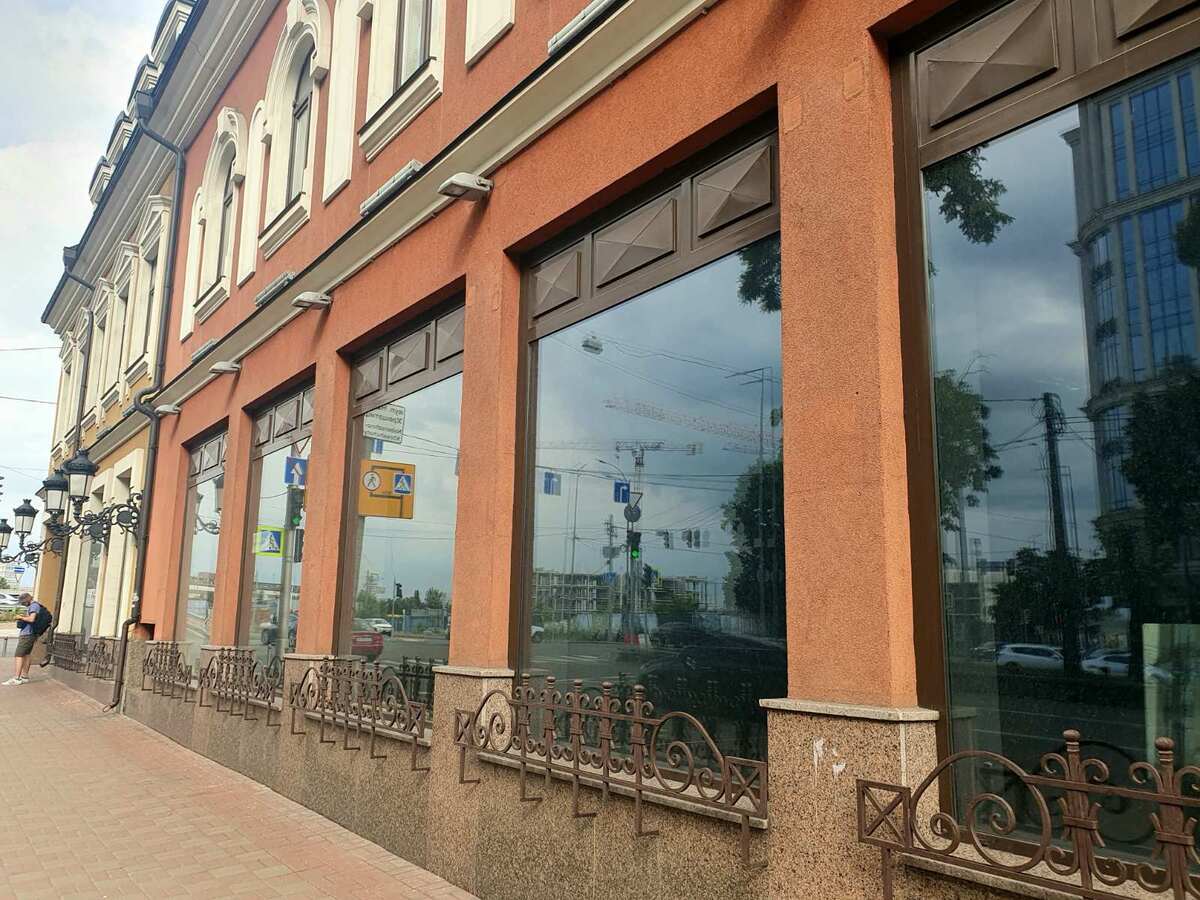 Фасадное помещение 130 кв.м., в БЦ  на Подоле, 1-й этаж. Отд. вход.