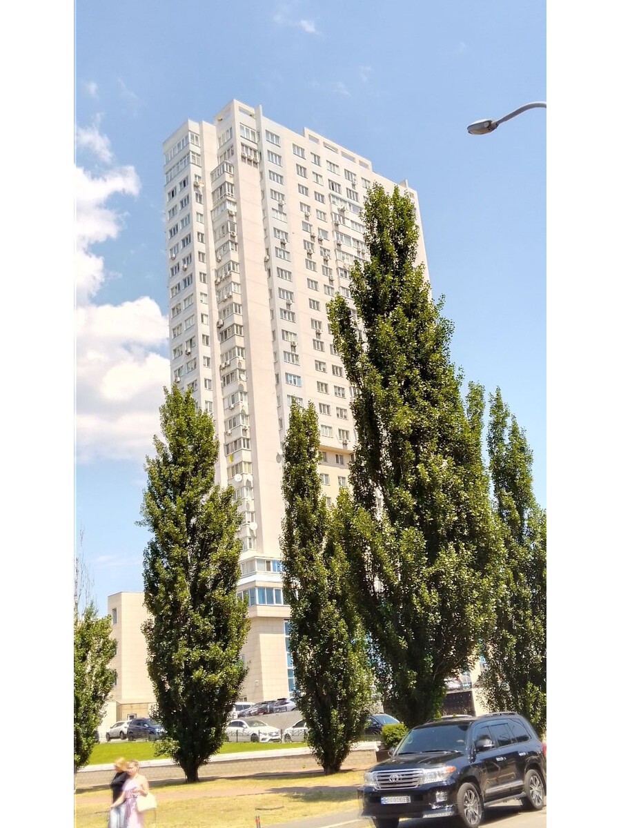 Березняки. БЕЗ % продам 2-кімнатну з видом на озеро Тельбін, Шумського 1а.