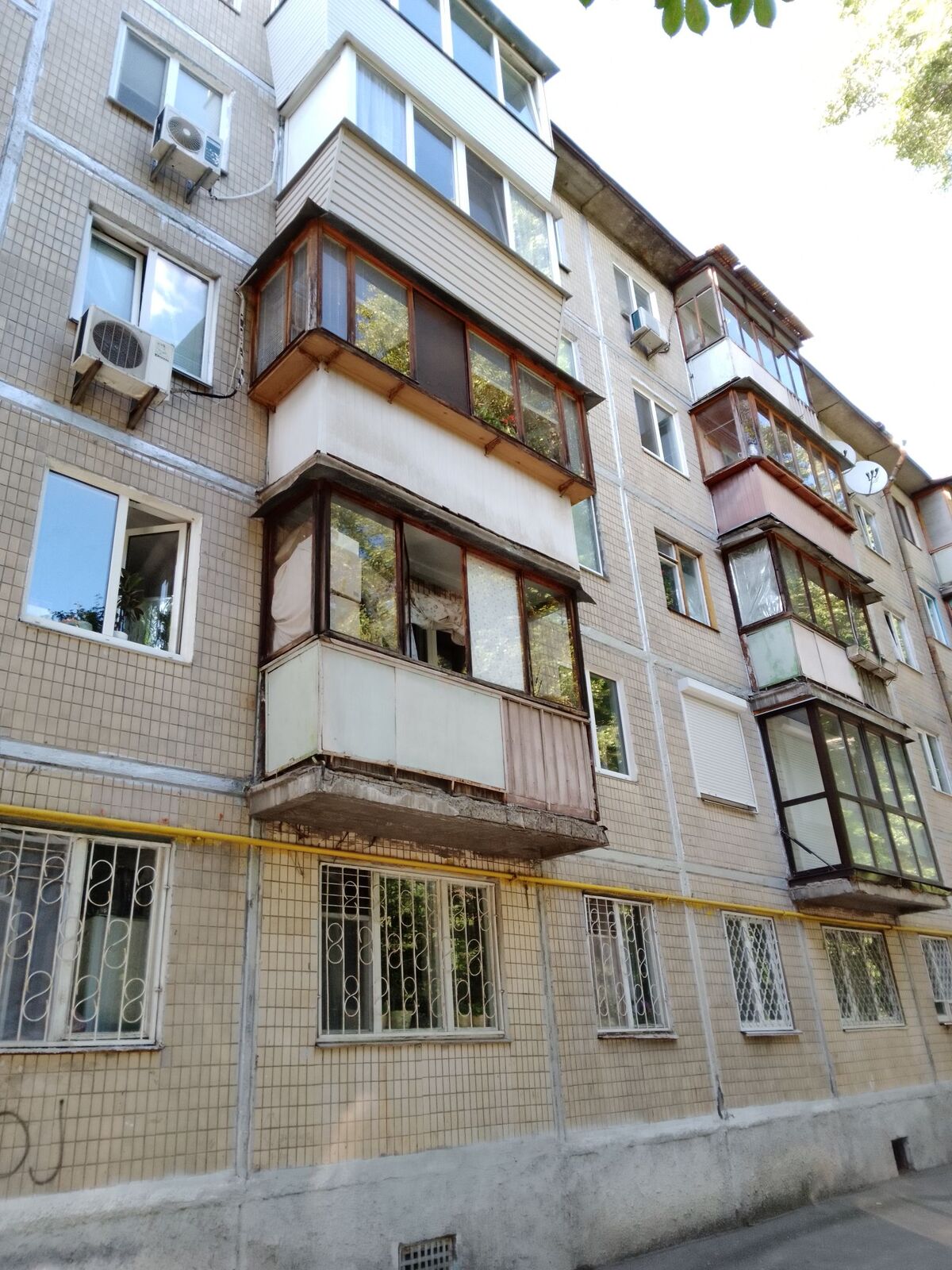 Здам роздільну трикімнатну квартиру в хорошому стані на Вацлава Гавела, 17. 