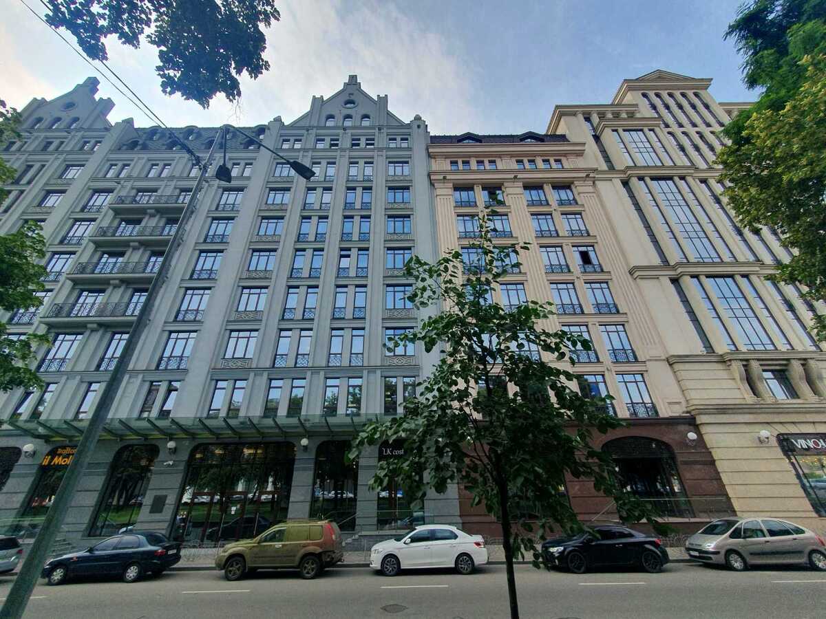 Оренда фасадного приміщення, 235 кв.м., 1-й поверх. БЦ "Астарта".