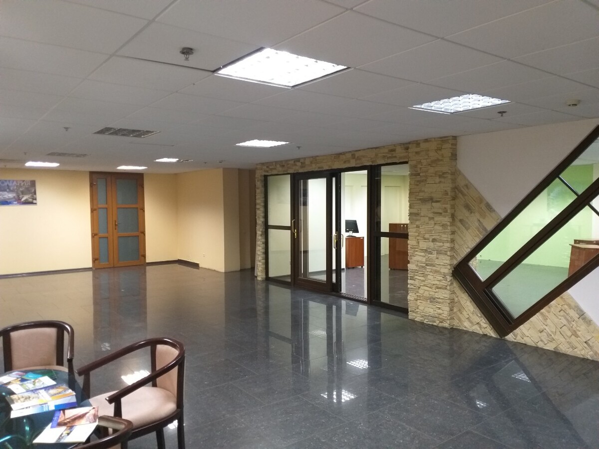 Оренда офісного приміщення а БЦ на Подолі поруч з метро (54 м2)