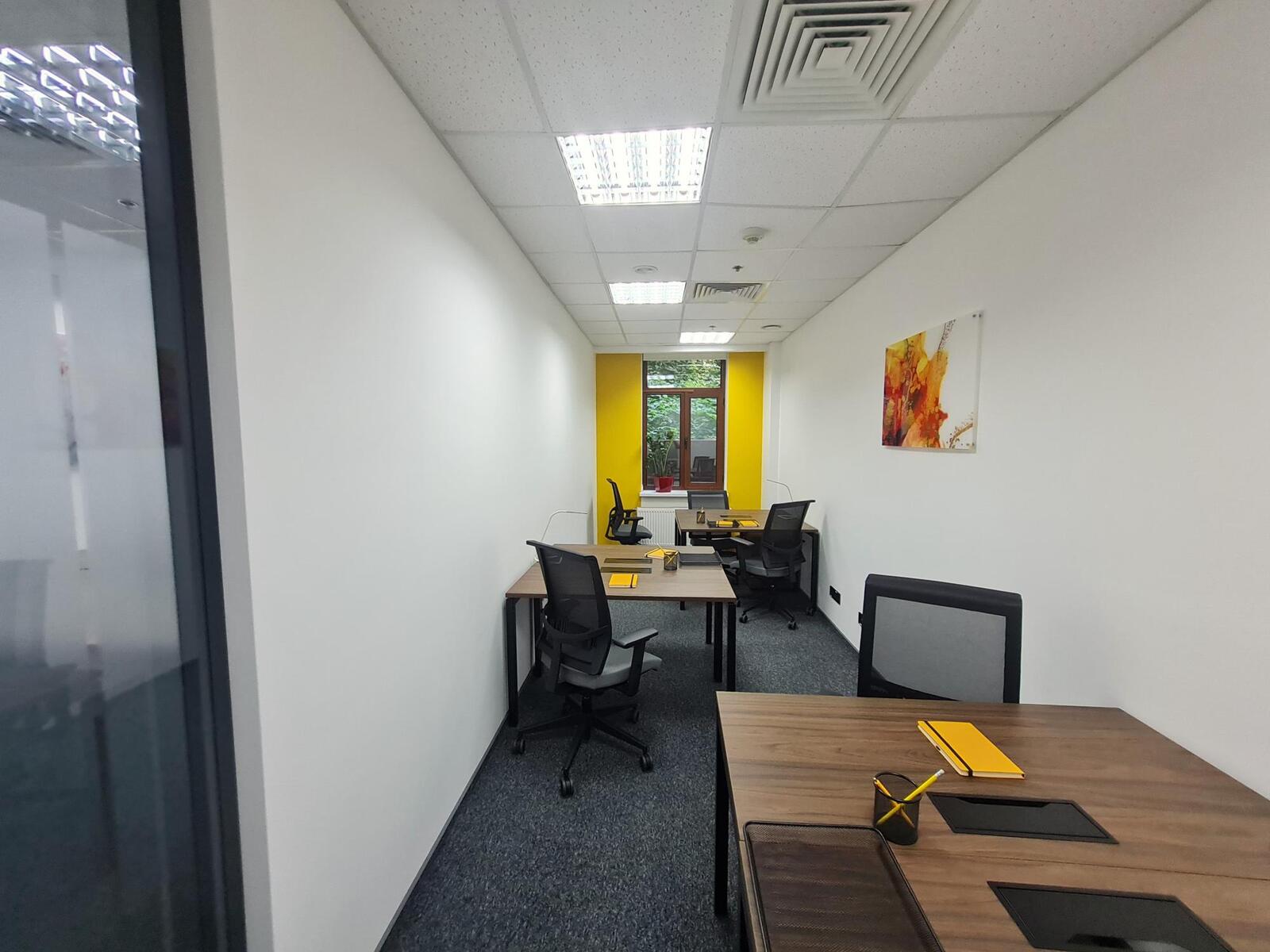 Офіс 50 м.кв. Петра Сагайдачного 11 Поділ метро Поштова площа Меблі Без%