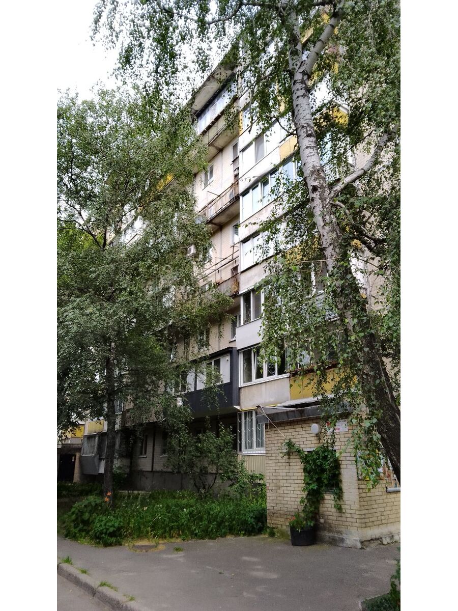 Виноградар. Продам роздільну 3-кімнатну квартиру, Світлицького, 30/20-Б.