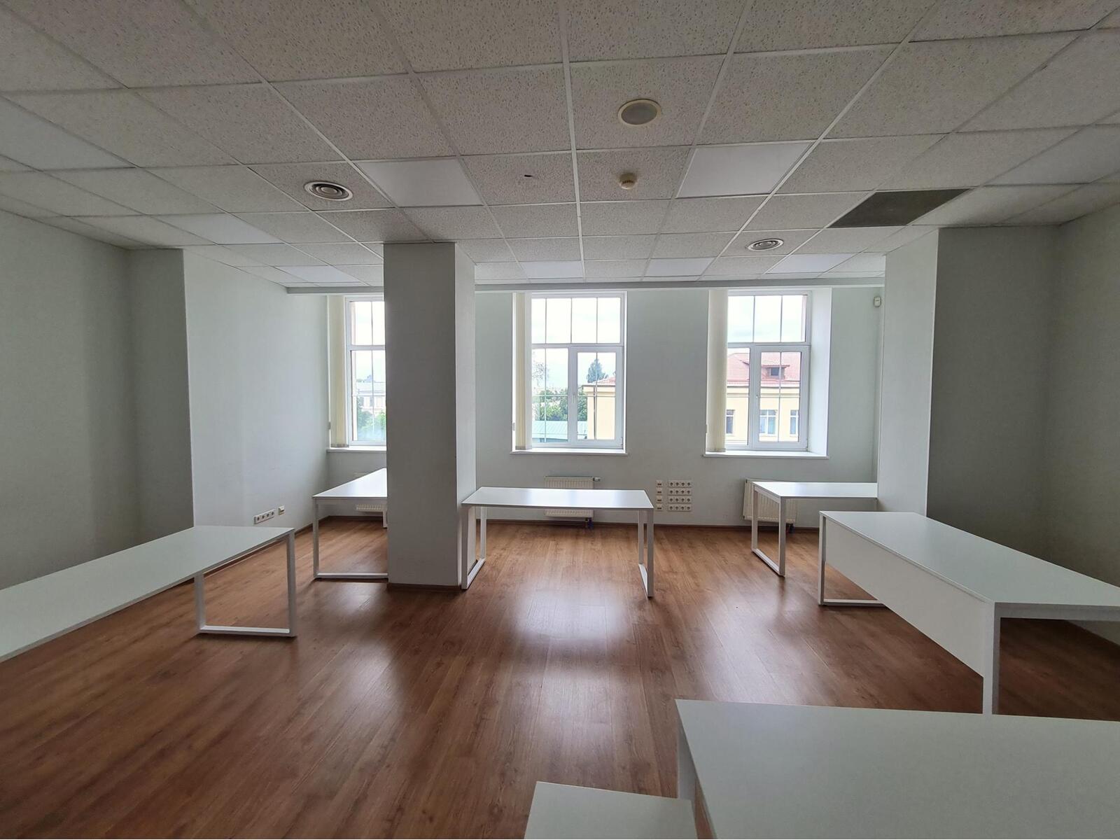 Офіс 299 м.кв. вул. Іллінська 8 Поділ метро Контрактова площа Без%