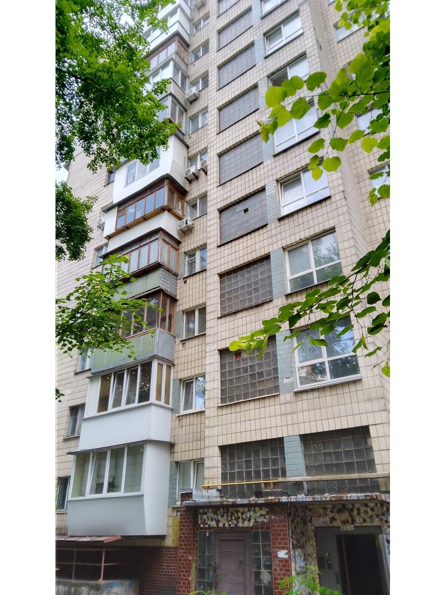 Липки. БЕЗ % здам 4 -кімнатну квартиру, пров. Кості Гордієнко (Чекістів), 1-А.