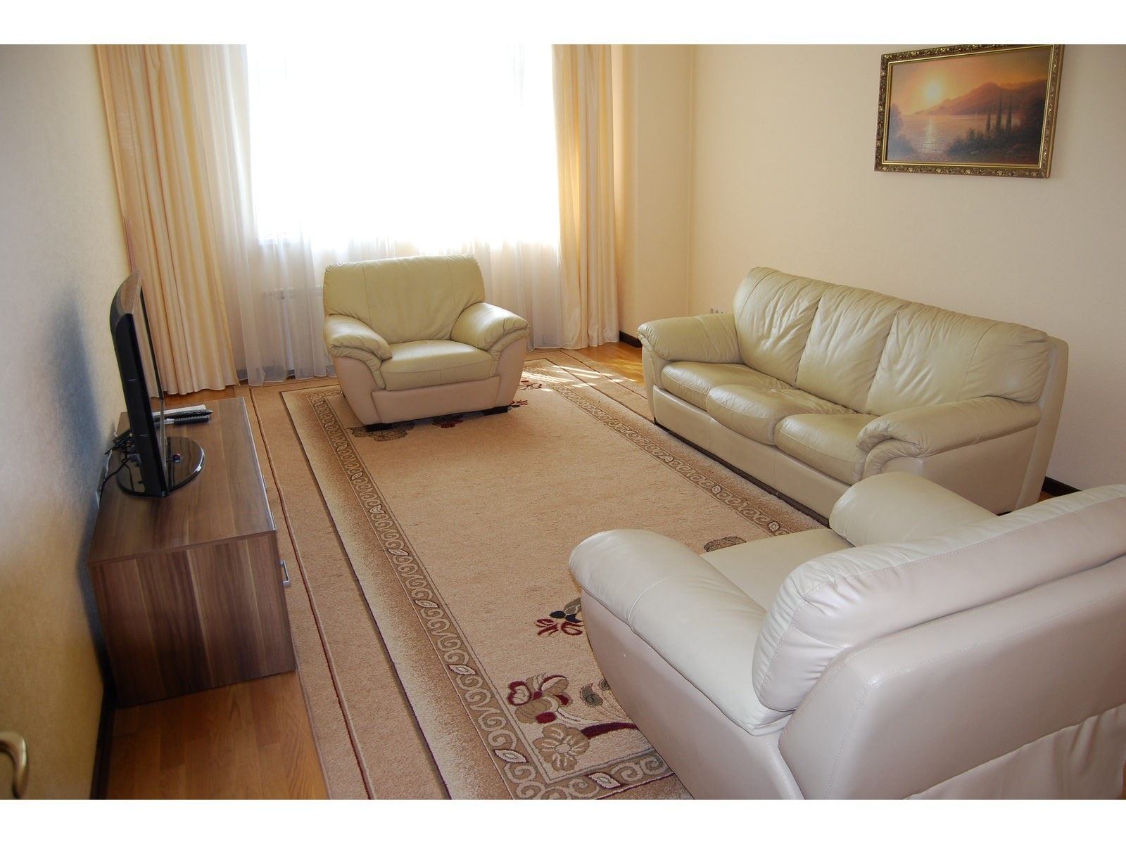 Оренда трикімнатної квартири з ремонтом, повністю обладнана всім необхідним