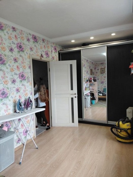 Продается 2х раздельная квартира, Вышгородская ул. 52