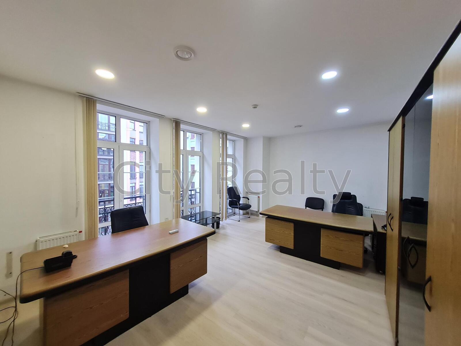 Офіс 268 м.кв. Воздвиженська 45-49 Поділ метро Контрактова Площа Без%