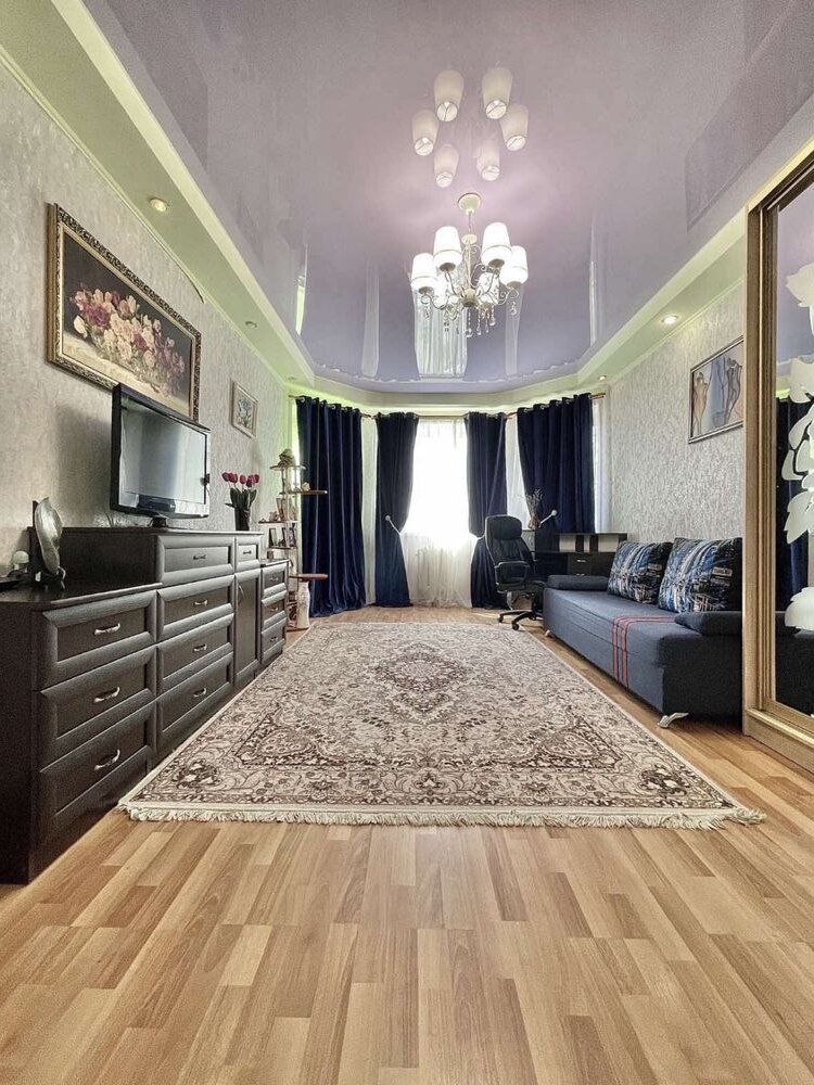 Велика 1к.квартира в центрі Бучі