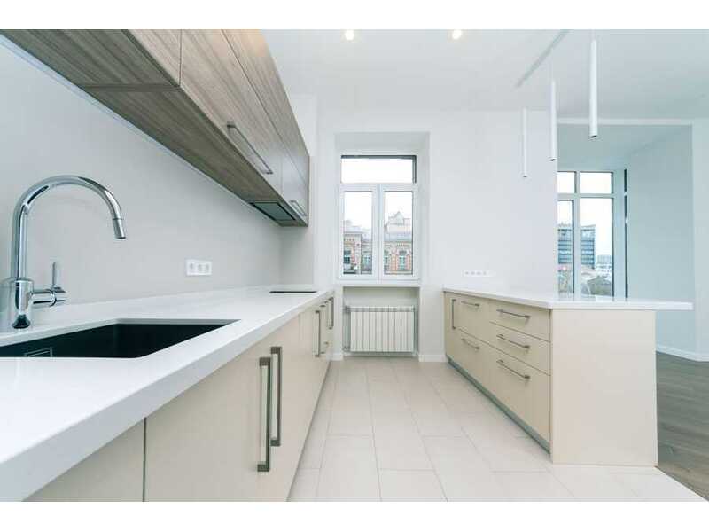 Здам довгостроково 3-к квартиру Київ, Голосіївський, вул. Велика Васильківська, 36. 