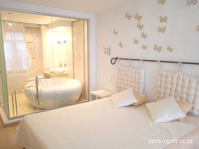 Здам довгостроково 3-к квартиру Київ, Голосіївський, вул. Михайла Ломоносова, 56. 