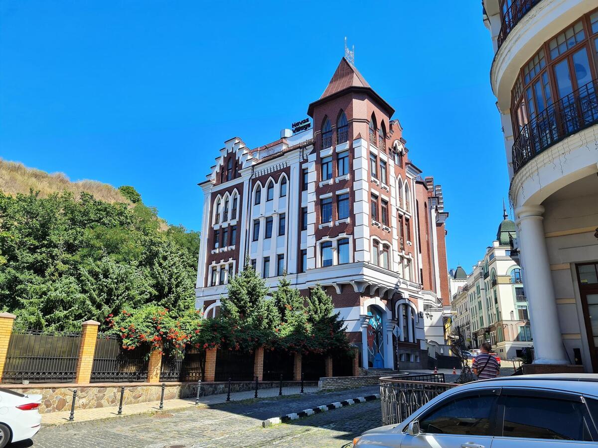 Офіс 25 м.кв. Воздвиженська 41 Поділ Воздвиженка Генератор Меблі Без%