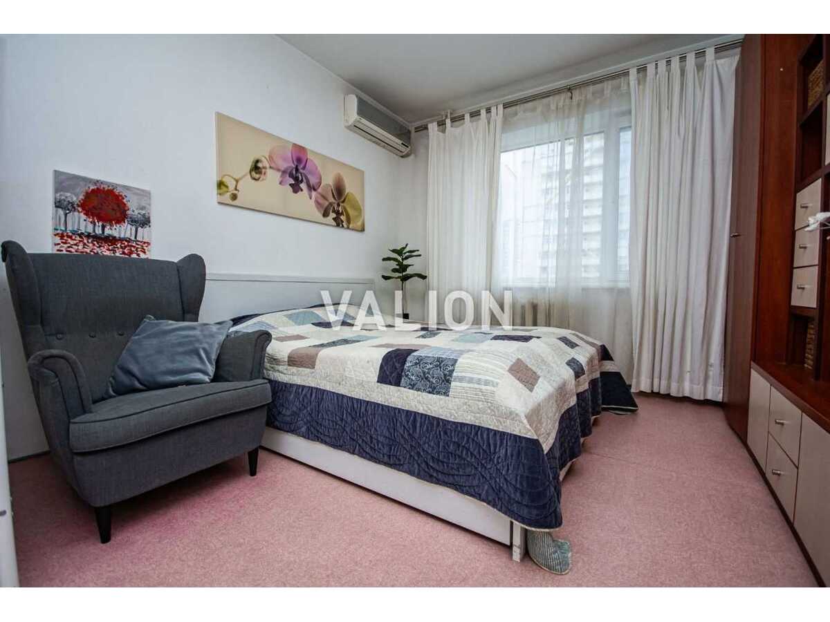 Продам 2-к квартиру Київ, Дарницький, вул. Вишняківська, 5. 