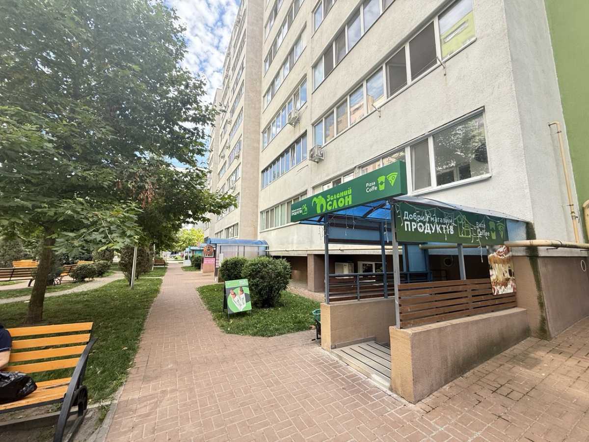 Продам  торгову площу Бучанський, Вишневе, Першотравнева, 25А. 