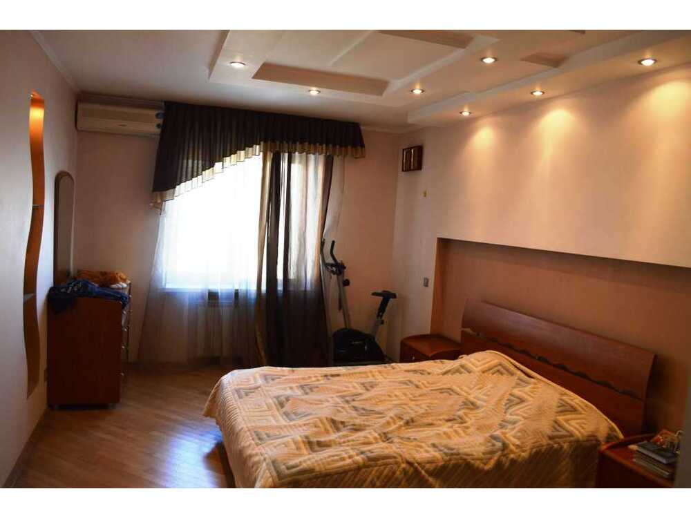 Здам довгостроково 3-к квартиру Київ, Деснянський, вул. Оноре де Бальзака, 55в. 