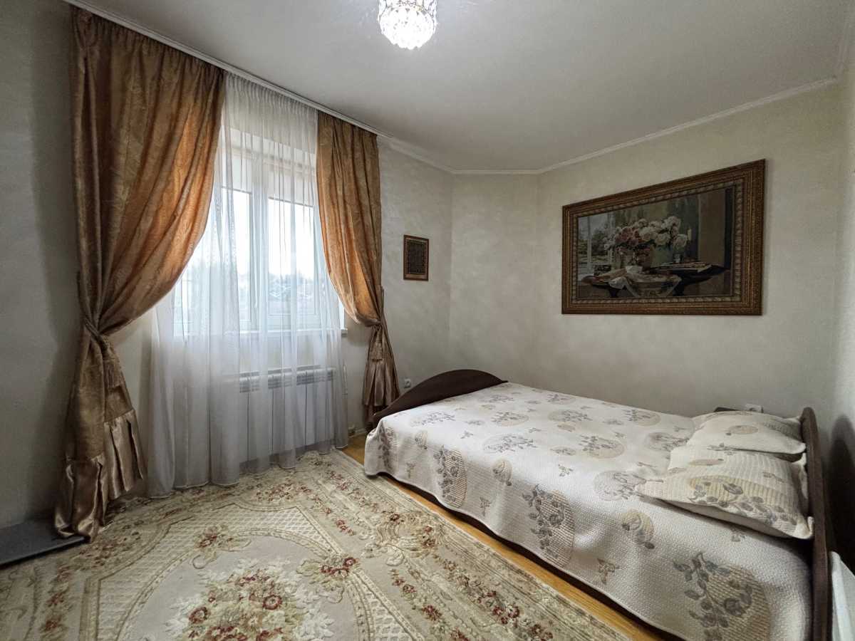 Здам довгостроково 4-к дім Київ, Голосіївський, вул. Гвардійська. 