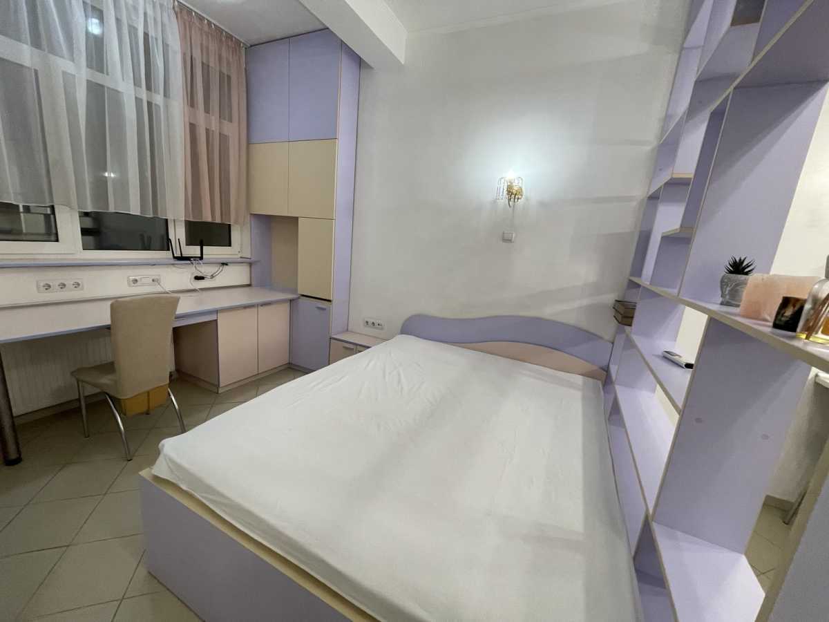 Здам довгостроково 2-к квартиру Київ, Шевченківський, вул. Жилянська, 118. 