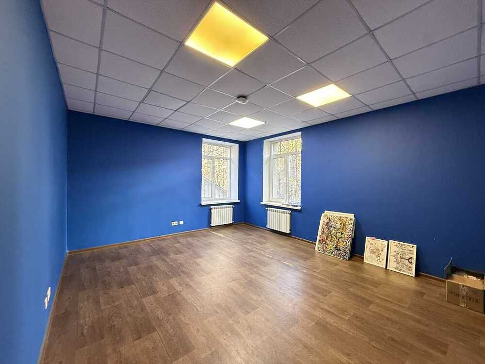 Здам довгостроково  офісне приміщення Київ, Шевченківський, вул. Дмитрівська, 35. 