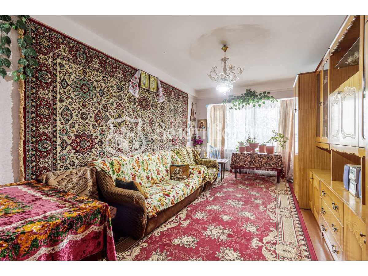 Продам 2-к квартиру Бучанський, Софіївська Борщагівка, Соборна, 57а. 