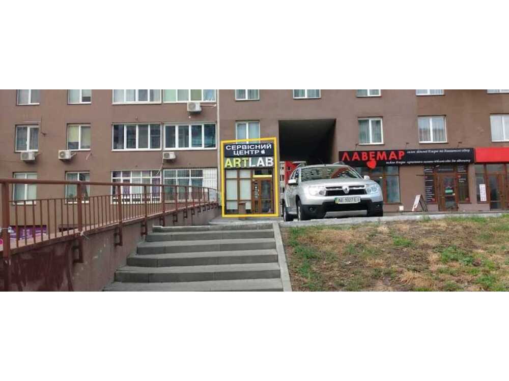 Продам  приміщення вільного призначення Київ, Голосіївський, вул. Михайла Ломоносова, 50/2. 