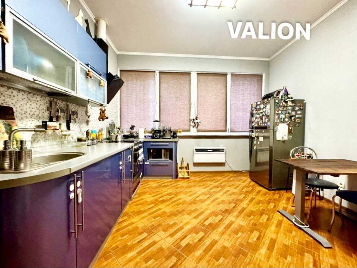 Продам 2-к квартиру Бориспільський, Бориспіль, С.Чубинського, 6. 