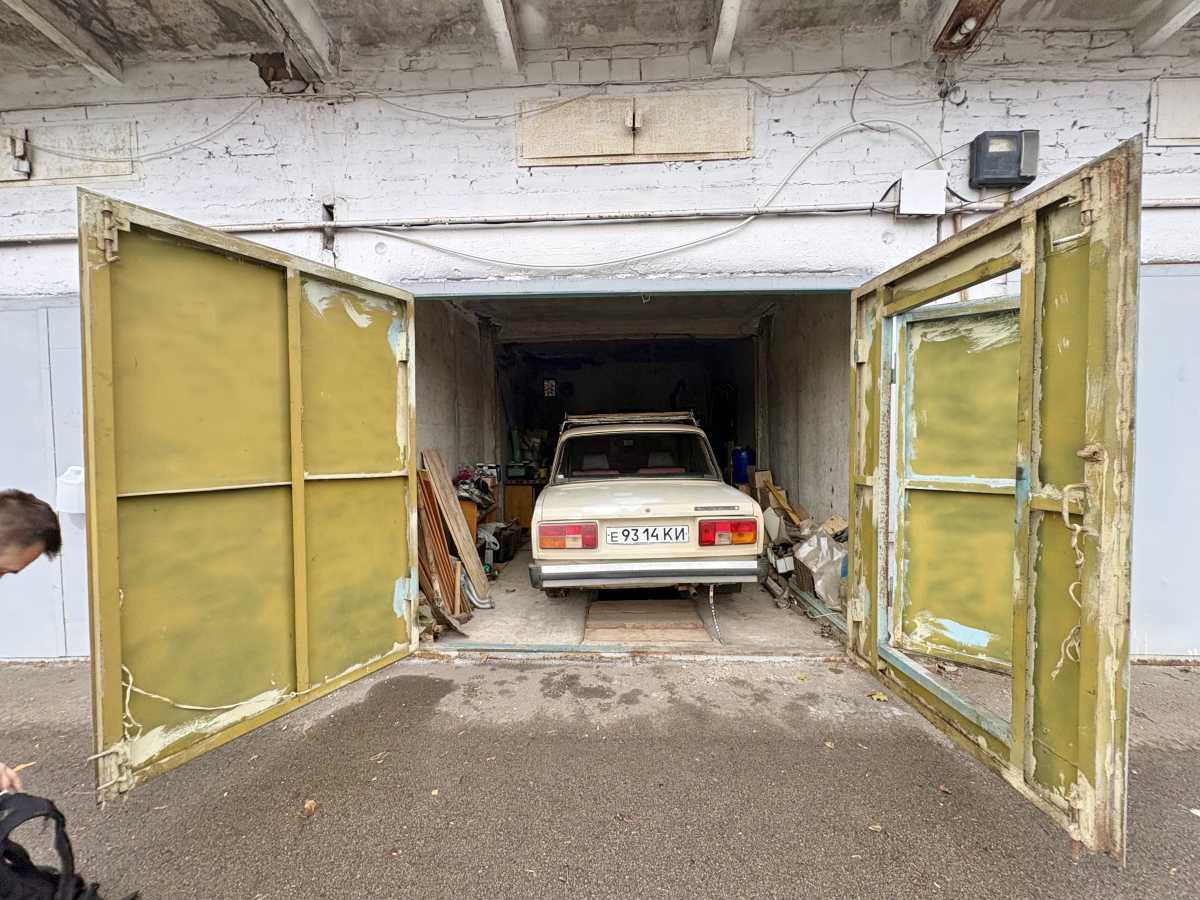 Продам  окремий гараж Київ, Дніпровський, вул. Фанерна, 17. 