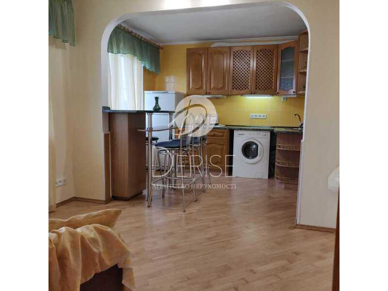 Продам 2-к квартиру Київ, Дніпровський, бульв. Верховної Ради, 8/20. 