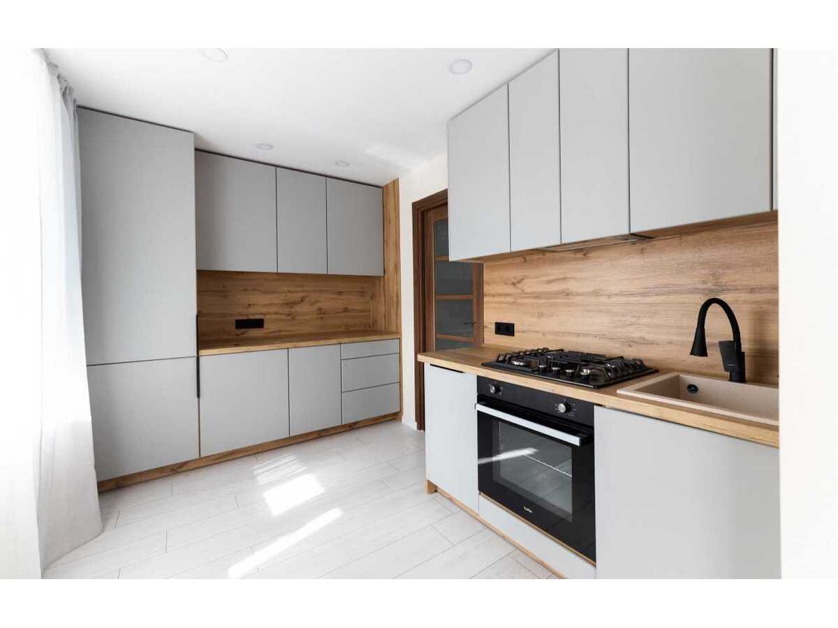 Здам довгостроково 4-к квартиру Бучанський, Софіївська Борщагівка, Провулок Шкільний, 1А. 