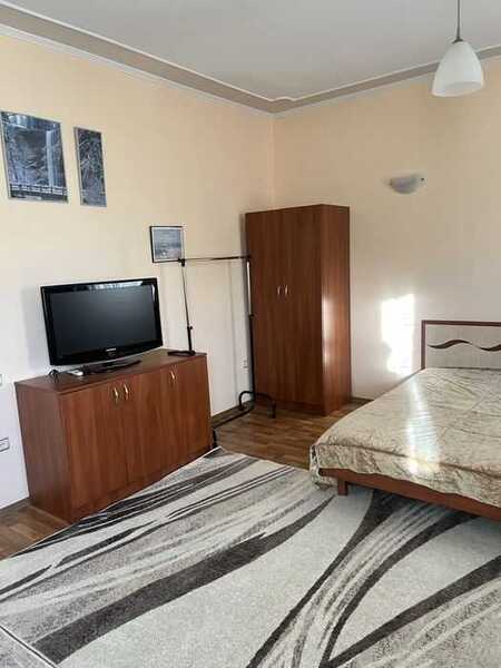 Здам довгостроково 1-к квартиру Одеса, Приморський, Бернардацци, 10а. 