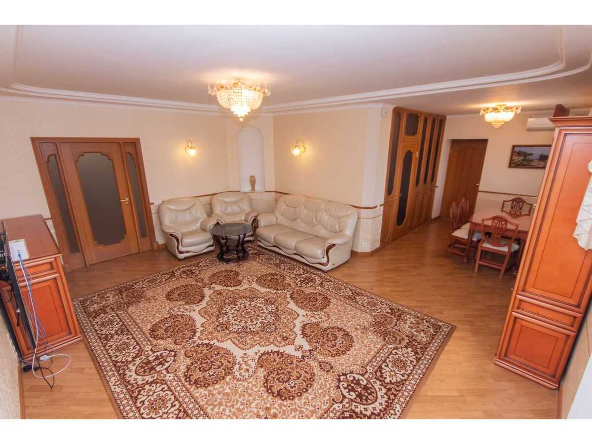 Здам довгостроково 3-к квартиру Київ, Оболонський, просп. Героїв Сталінграду. 