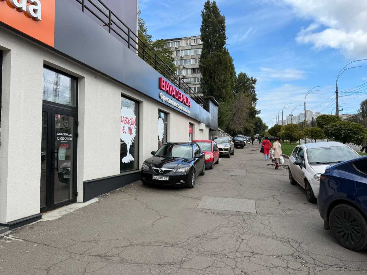 Здам довгостроково  приміщення вільного призначення Київ, Печерський, бульв. Дружби Народів, 1. 