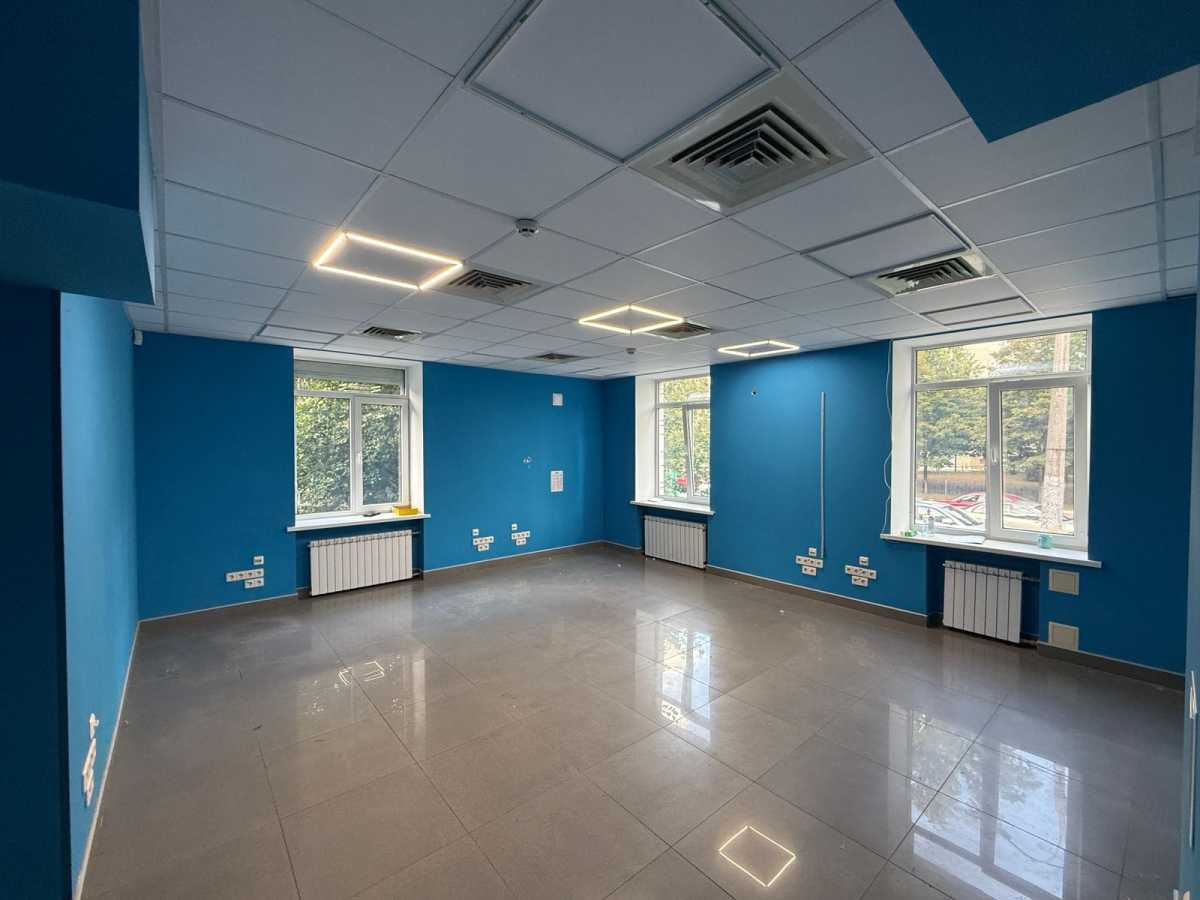 Здам довгостроково  офісне приміщення Київ, Солом`янський, вул. Освіти, 10. 