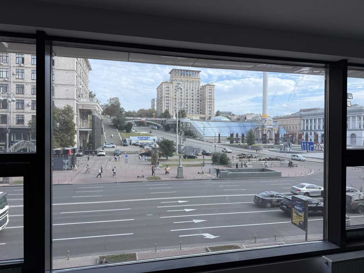 Здам довгостроково  приміщення вільного призначення Київ, Печерський, вул. Хрещатик, 18. 