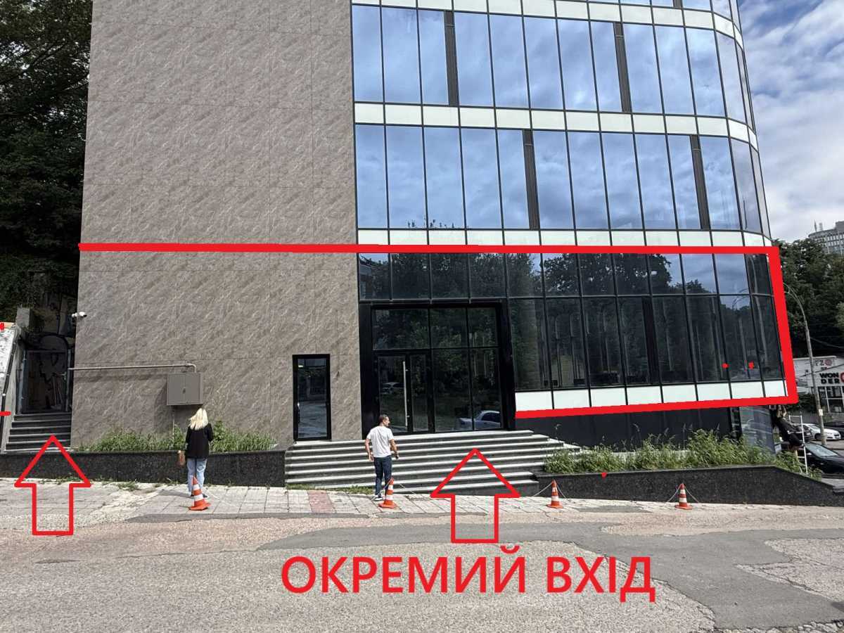 Здам довгостроково  торгову площу Київ, Печерський, вул. Івана Федорова. 