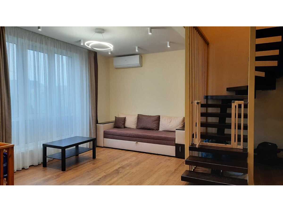 Продам 3-к квартиру Київ, Голосіївський, вул. Метрологічна, 40б. 