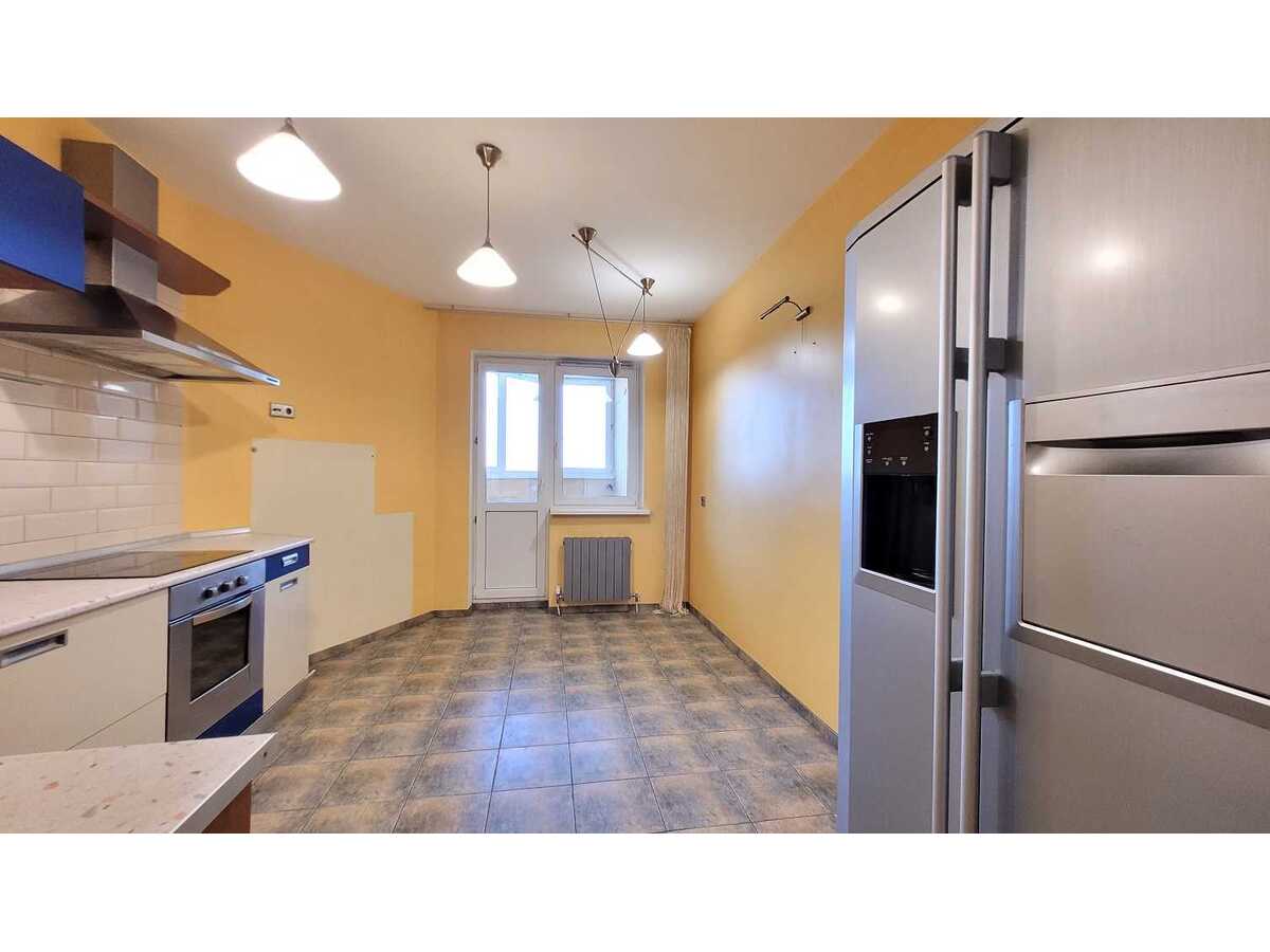 Продам 3-к квартиру Київ, Дніпровський, вул. Євгена Сверстюка, 52В. 