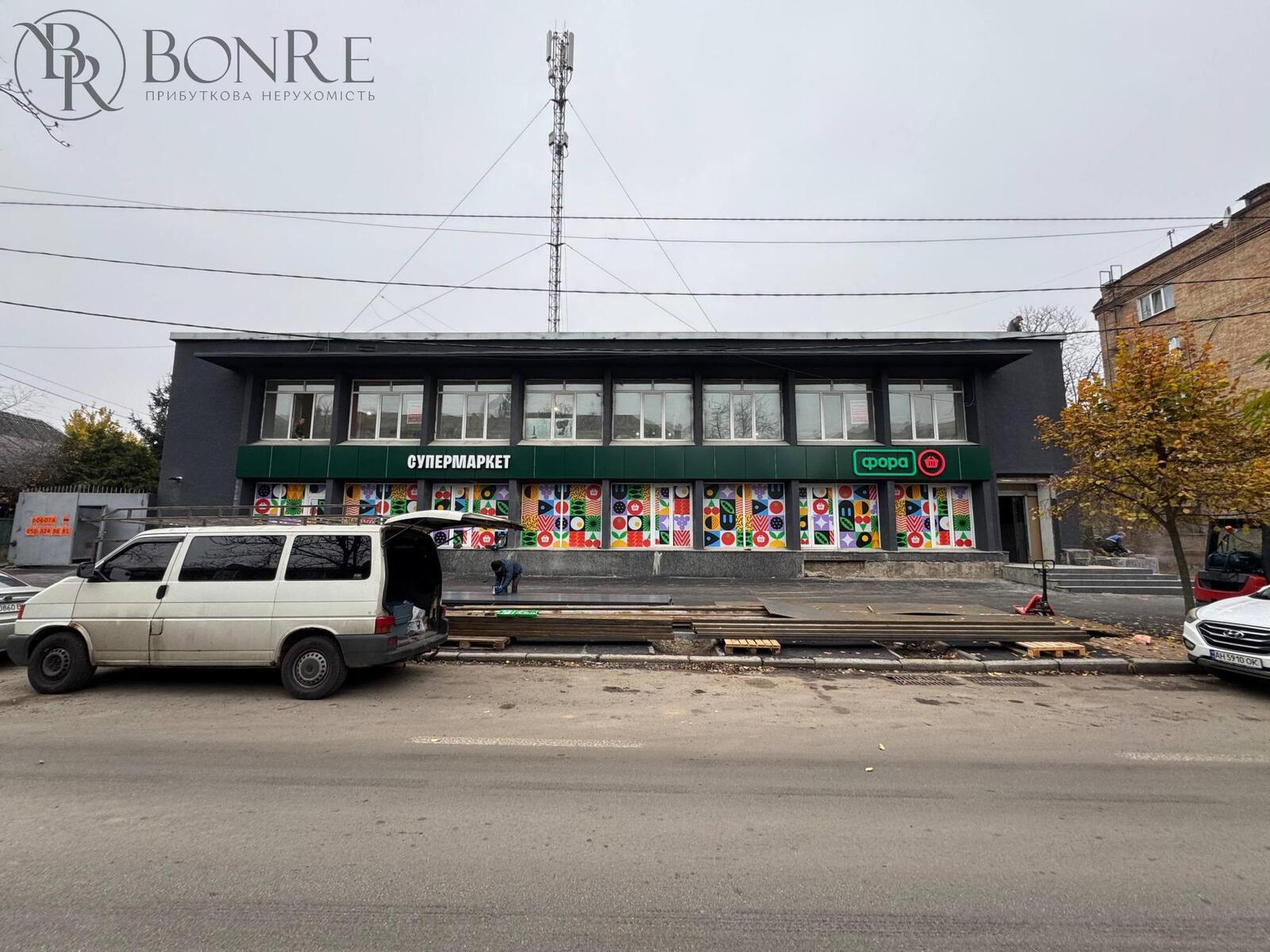 Оренда,Торгове, Фасад, Вірського Павла, 317м2.