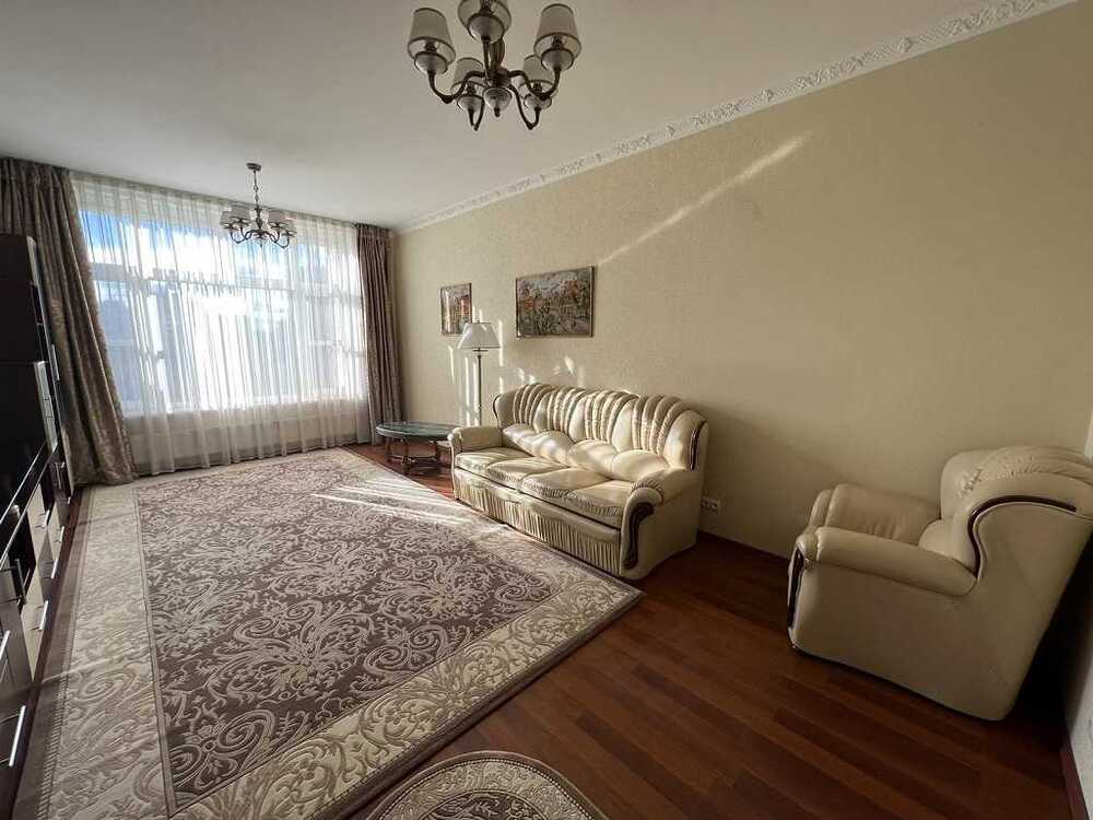 Здам довгостроково 1-к квартиру Київ, Шевченківський, вул. Парково-Сирецька, 4В. 