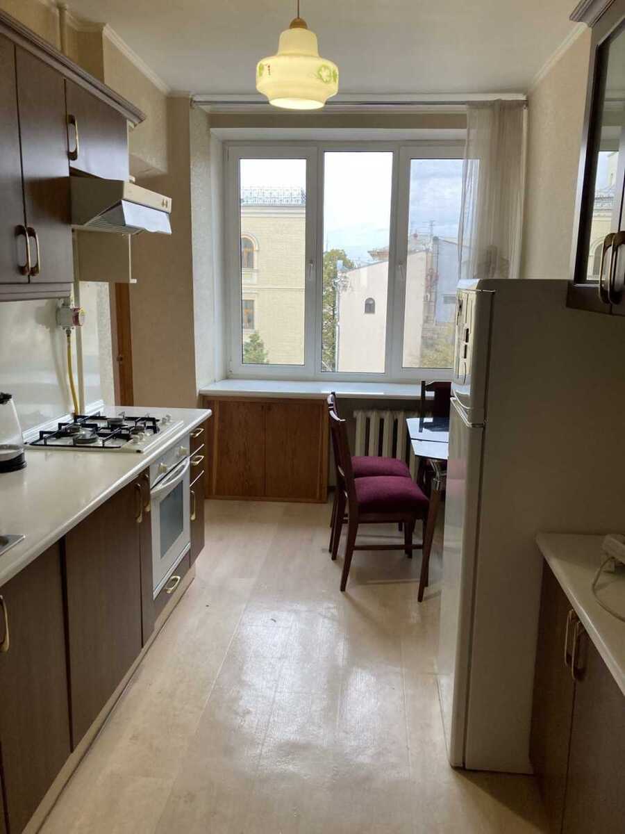 Здам довгостроково 3-к квартиру Київ, Шевченківський, вул. Ірининська, 1/3. 