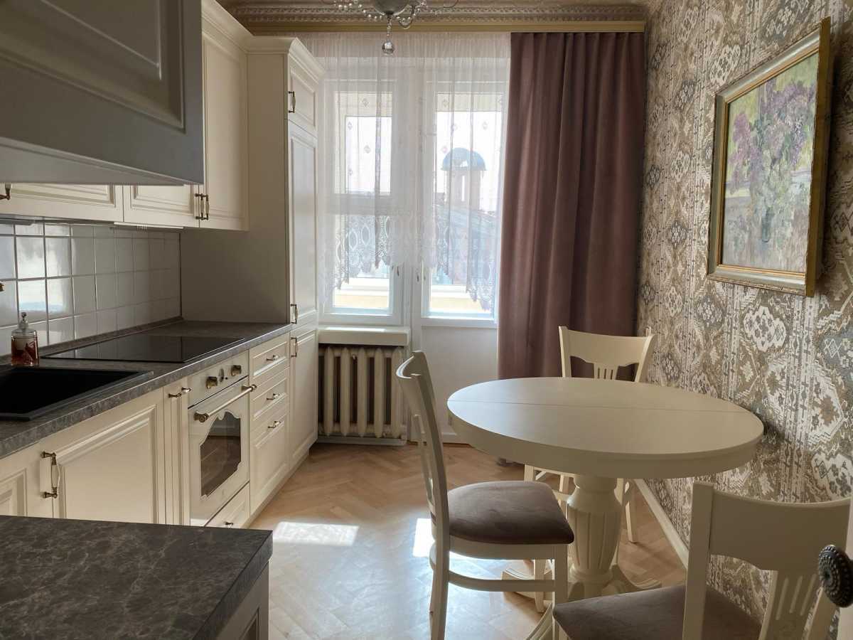 Здам довгостроково 3-к квартиру Київ, Печерський, бульв. Лесі Українки, 21Б. 