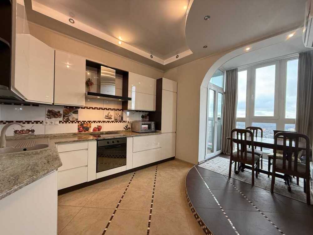 Продам 3-к квартиру Київ, Голосіївський, просп. Науки, 30. 