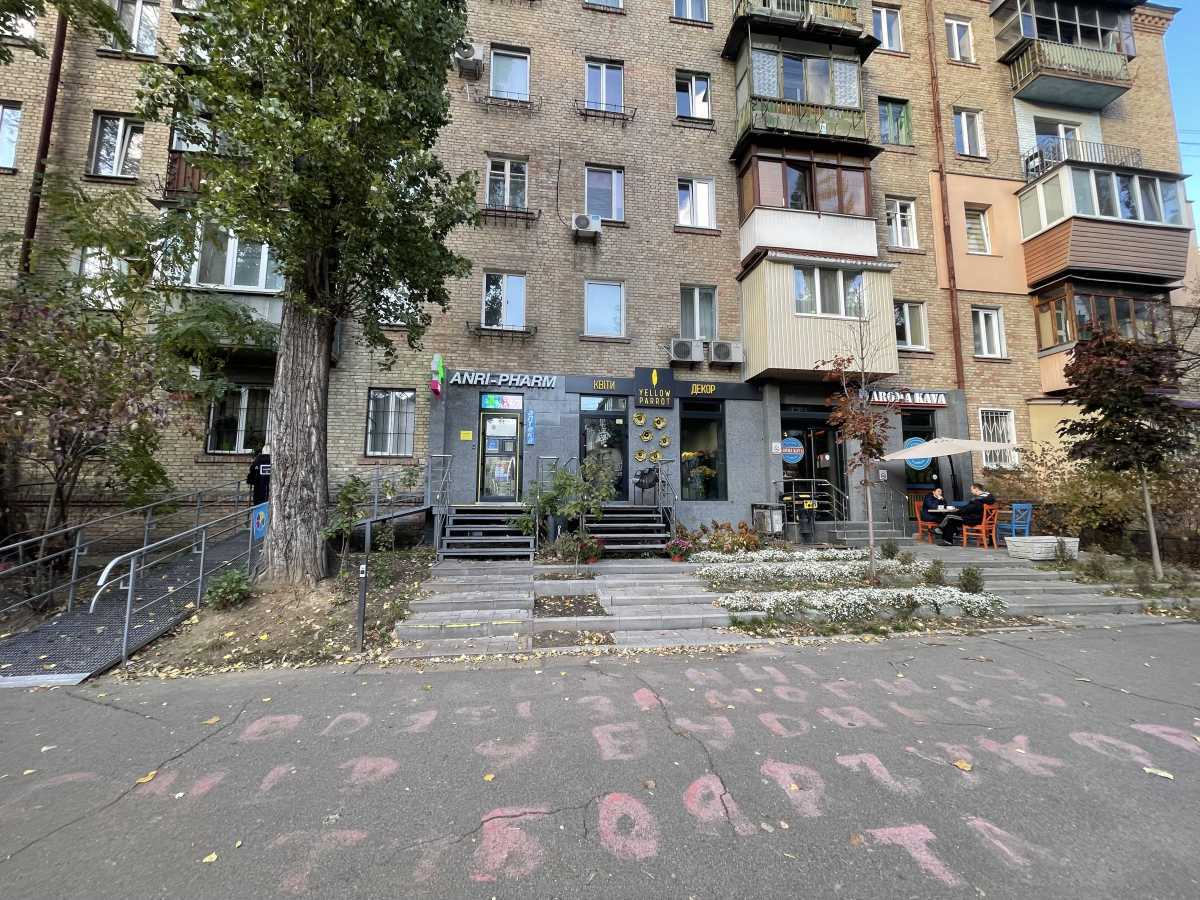 Здам довгостроково  торгову площу Київ, Печерський, вул. Професора Підвисоцького, 5. 