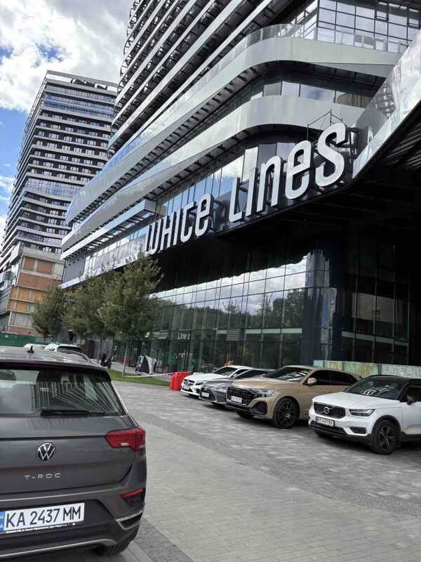 Здам довгостроково  торгову площу Київ, Голосіївський, просп. Голосіївський, 76. 