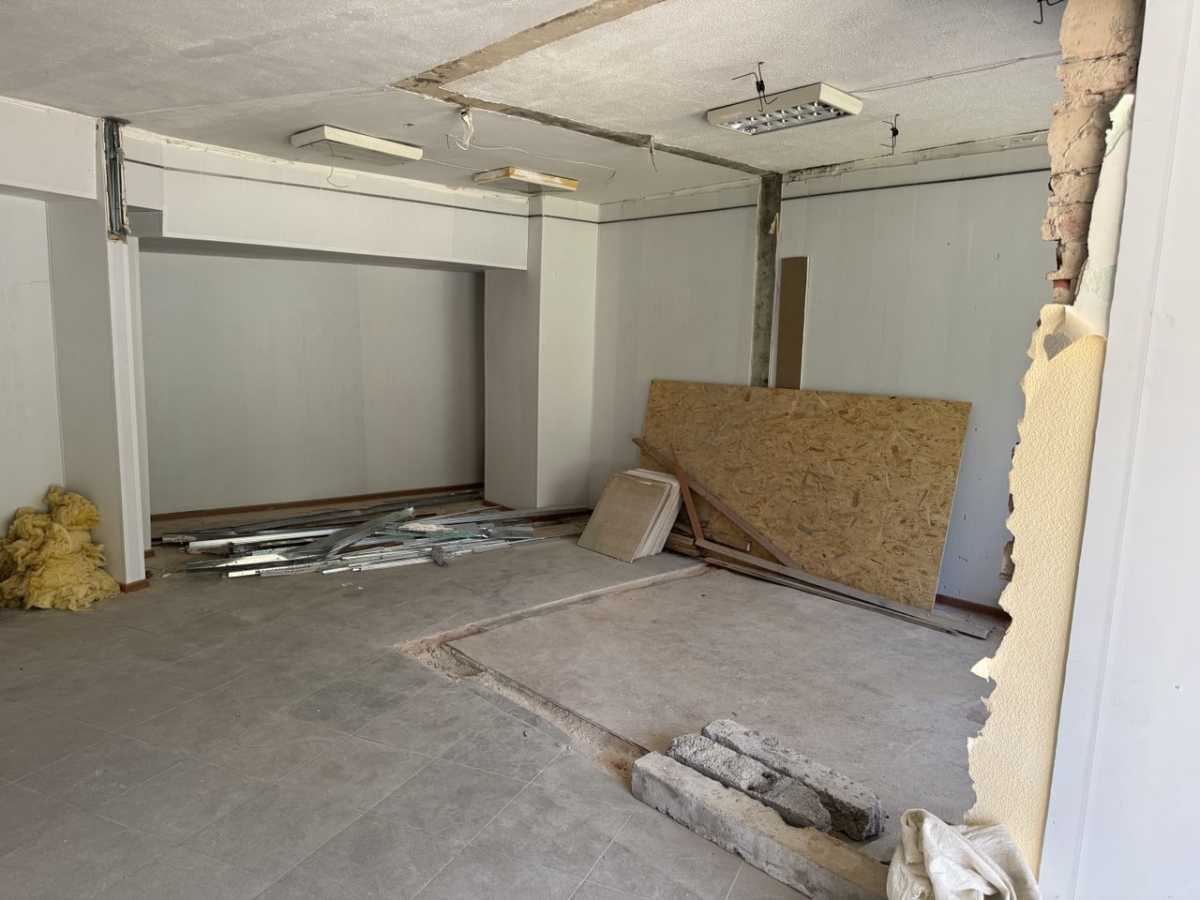 Здам довгостроково  торгову площу Київ, Голосіївський, вул. Васильківська, 3. 