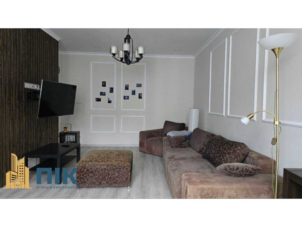 Продам 1-к квартиру Київ, Дніпровський, вул. Комбінатна, 25. 