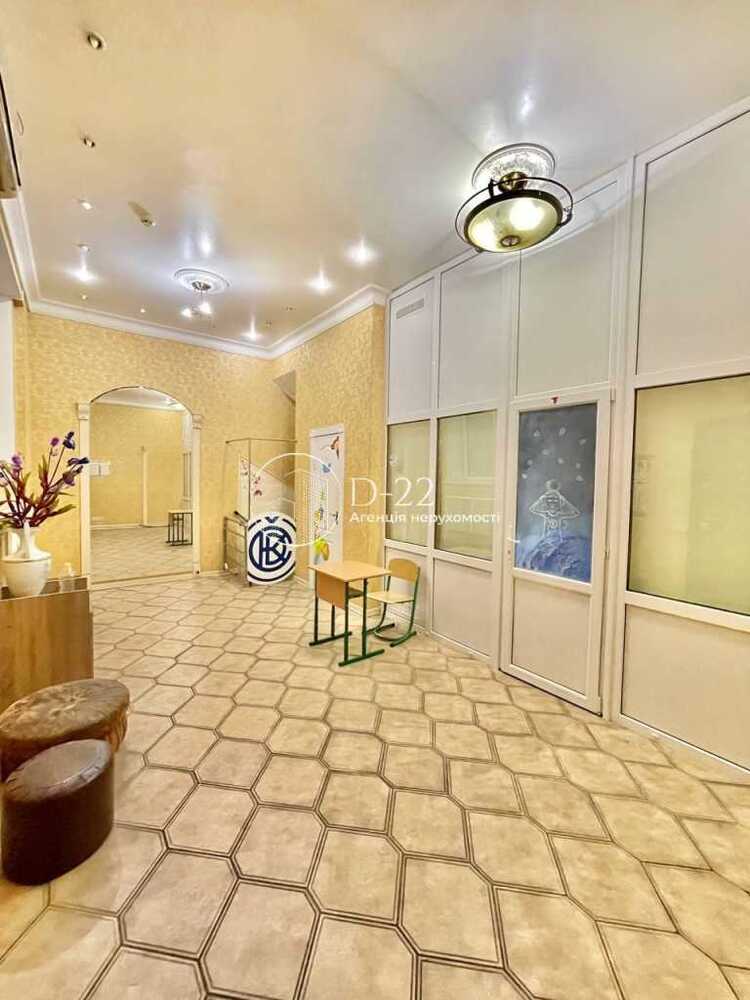 Продам 4-к квартиру Київ, Печерський, Миколи Міхновського бульвар, 13. 