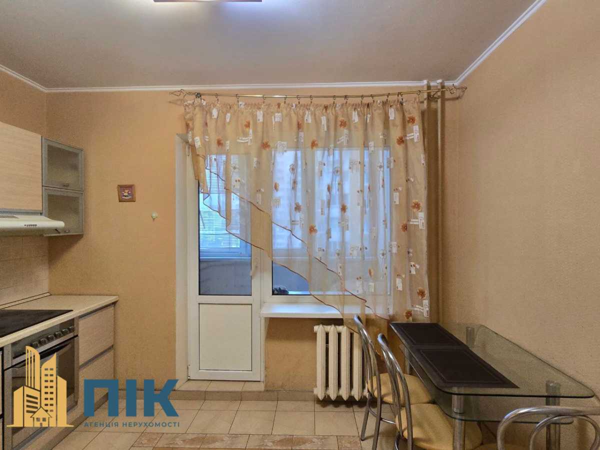 Продам 1-к квартиру Київ, Дарницький, вул. Михайла Драгоманова, 1Г. 