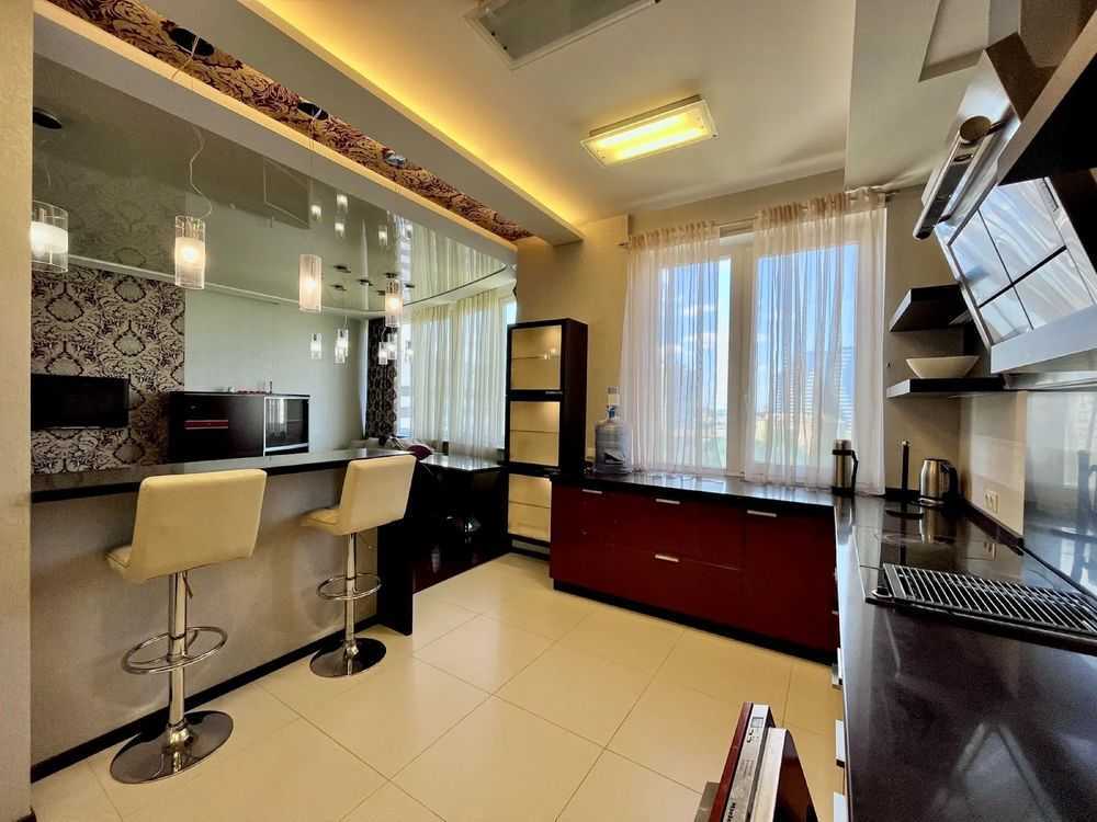 Продам 3-к квартиру Київ, Печерський, вул. Професора Підвисоцького, 6В. 