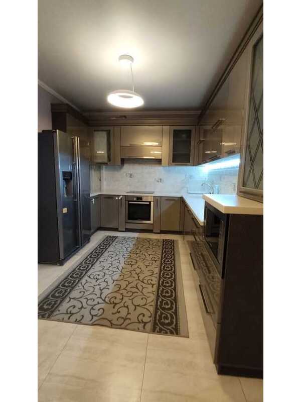 Здам довгостроково 3-к квартиру Львів, Франківський, Стрийська. 