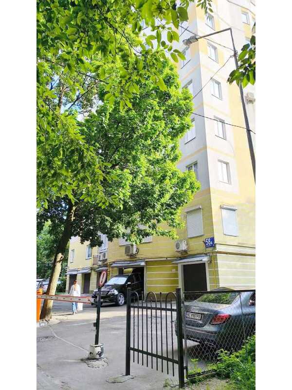 Продам 4-к квартиру Львів, Франківський, Сахарова, 58. 